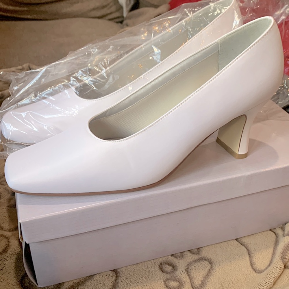 White Dyeablea “white luscious “ size 10